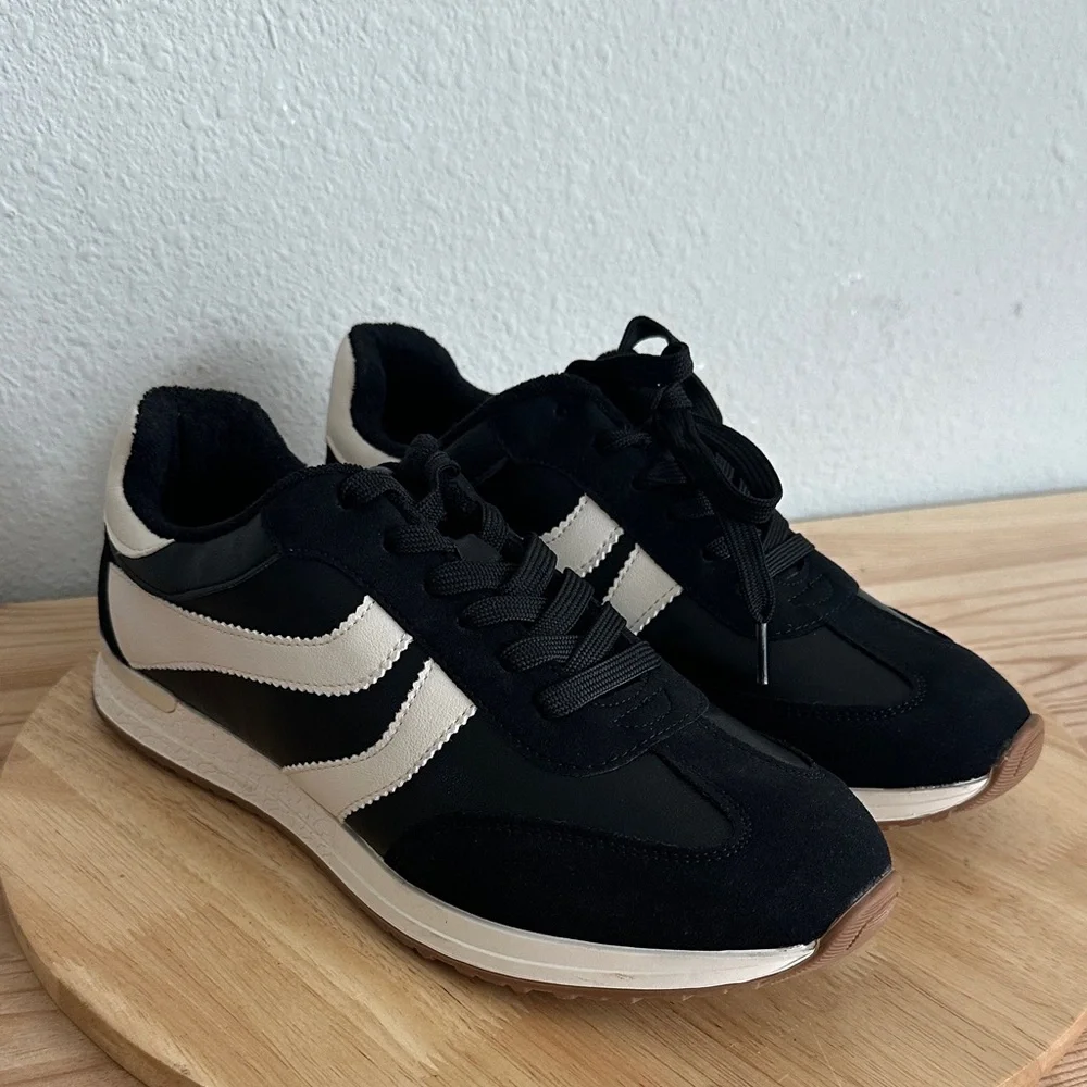 DV8 Jarry Womens Sneakers 9.5